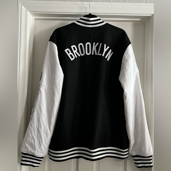 Adidas Limited Edition NBA Brooklyn Nets Varsity Jacket black white size XL - Picture 3 of 8
